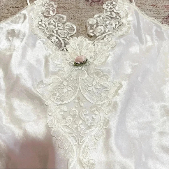 Vintage 90’s White lace cami top with floral design size small - Picture 10 of 14